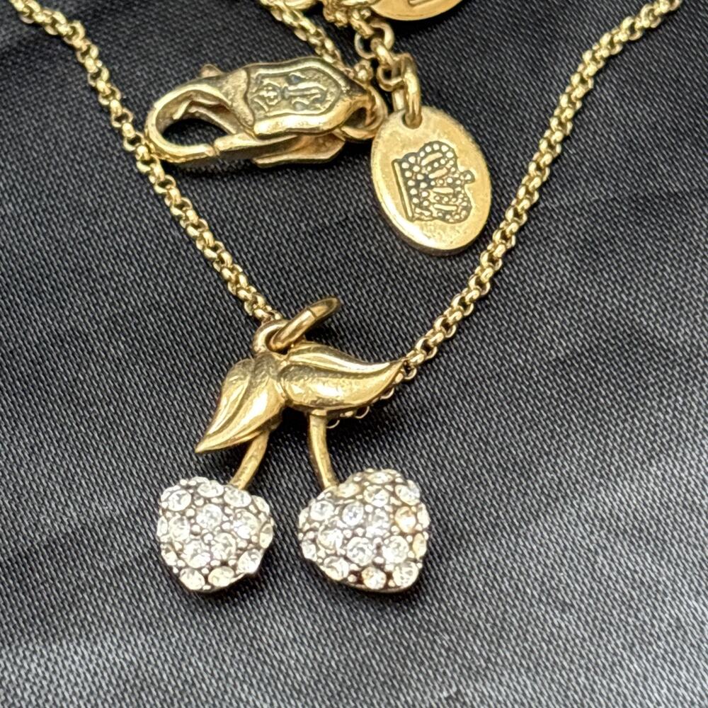Vintage JUICY COUTURE Cherries Pendant Charm Necklace Gold Tone Y2K Jewelry - Picture 3 of 10